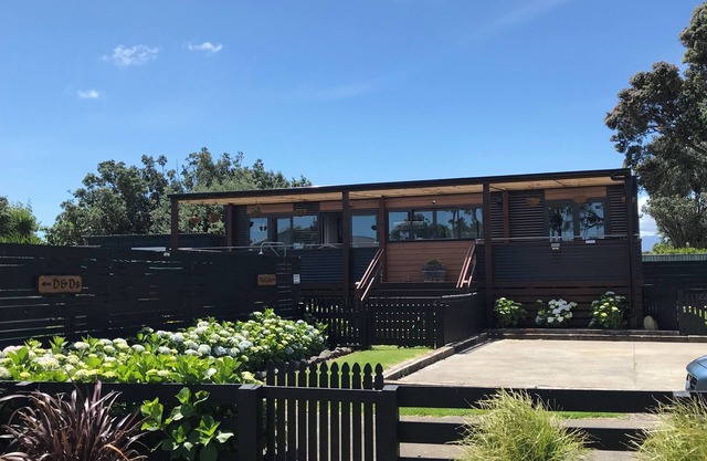 The Cabin-Luxury accomodation with sea views