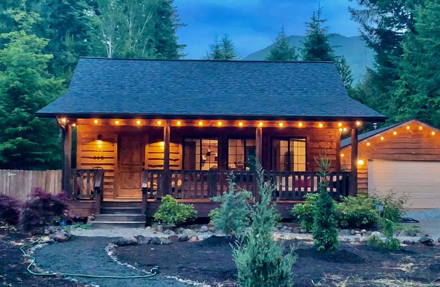 LA CABINA Packwood. Acogedora cabaña al final de High Valley W / unidad de invitados opcional