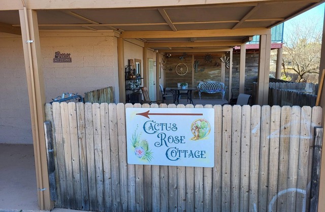The Cactus Rose - A Spacious Retreat