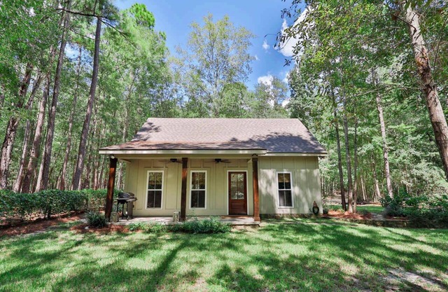 The Camellia Cottage - private family space!