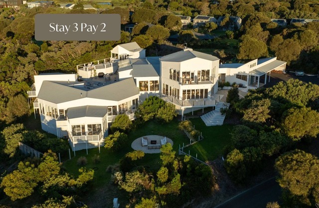 The Cape Retreat with stunning views