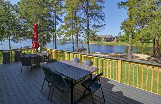 The Cardinal's Nest | Sleeps 9 | Close In