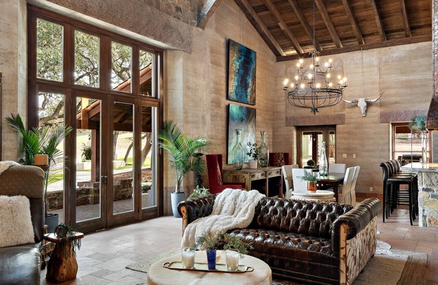 The Carriage house, Gated Equestrian Ranch