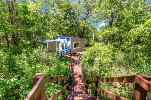 The Casa Estiva- A Restful Getaway in the Forest in Weatherford, TX