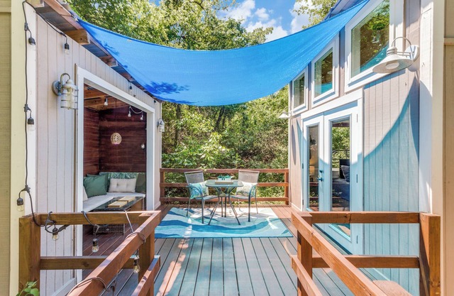 The Casa Estiva- Peaceful Forest Getaway 30 Min. West of Fort Worth