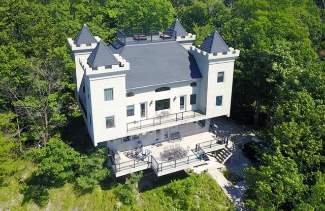 The Castle | 6 Bed, 5 Bath