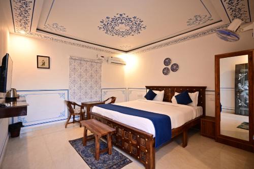 The castle crown - Hem Vilas Resort Ranthambhore