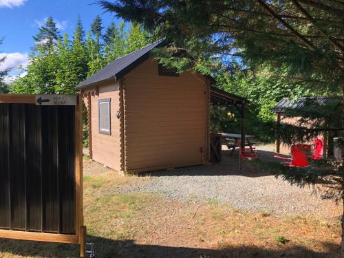 The Cedar Cabin Bunkie - Cowichan Valley Bunkie Glamping