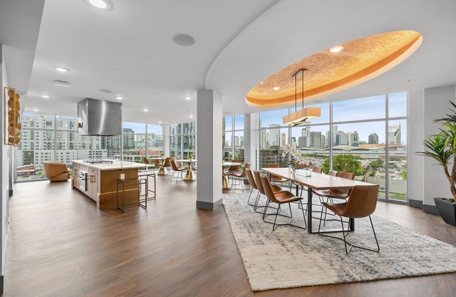 The Celebrity Suite The Gulch