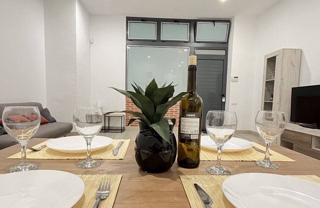 ☆The Central Valencia Stay☆ w/King bed☆Parking☆Center