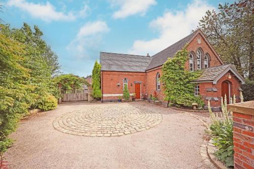 The Chapel - A Hidden Gem with Private Pool & Bar