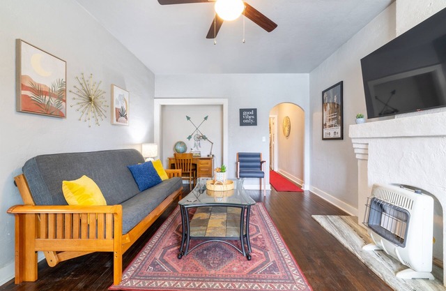 The Charm Chickasha | Fiber | W/D | Extra Parking