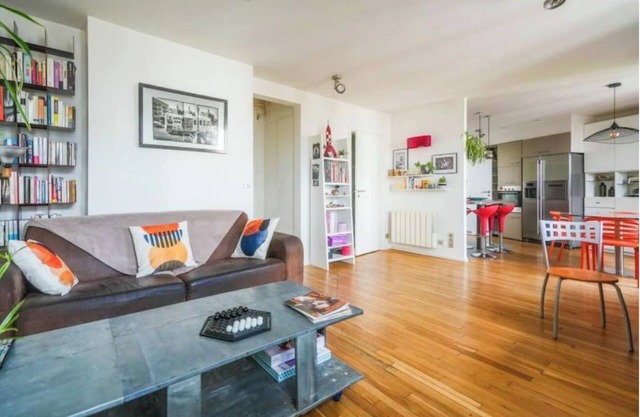 The Charming apartment in the 20th offers a view of the city