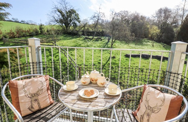 THE CHEESE LOFT, character holiday cottage in Carmarthen
