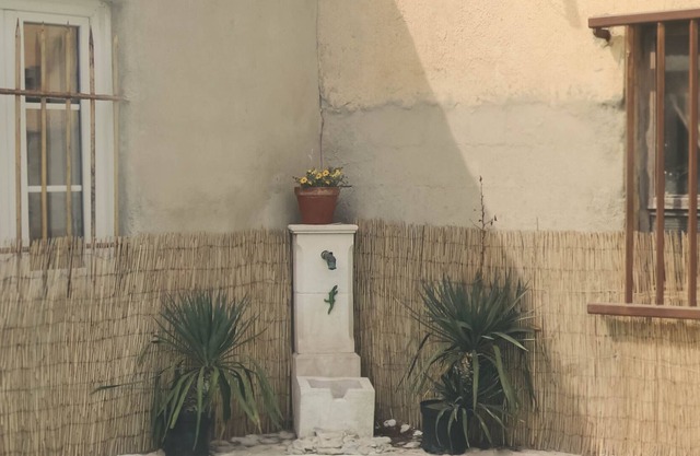 The Chickadee and the Dandelion - 3 bedroom house with swimming pool
