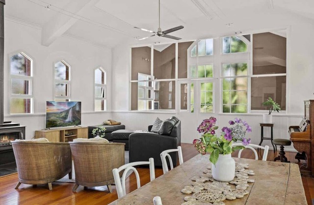 The Church Retreat Whorouly - 1960's Church, Spacious & Peaceful Luxury