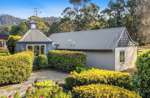 The Clocktower Serene Stay at Herons Rise Vineyard