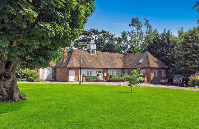 The Coach House by Bloom Stays - a holiday let that sleeps 12 guests in 6 bedrooms