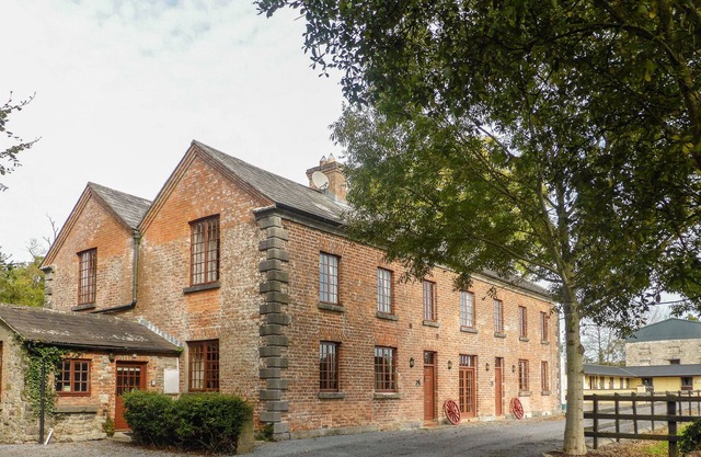 THE COACH HOUSE, family friendly, with open fire in Piltown