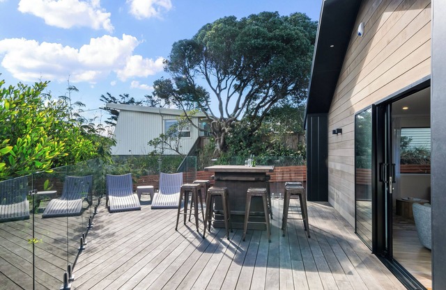 The Coastal Nest - Waitarere Beach Holiday Home