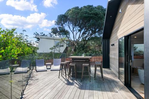 The Coastal Nest - Waitarere Beach Holiday Home