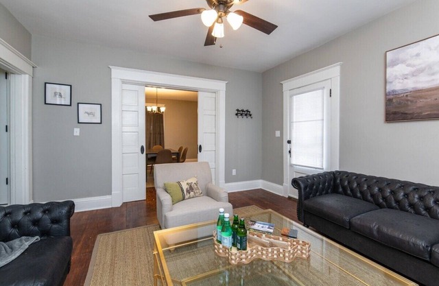 The Colonels Apartment is a freshly renovated 3bedroom 1bath downtown Richmond apartment