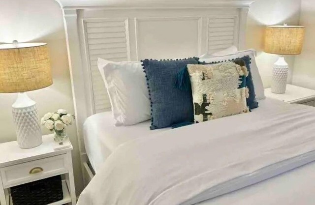 The Colonel’s Cottage, 2BR by VelvetDitchVillas