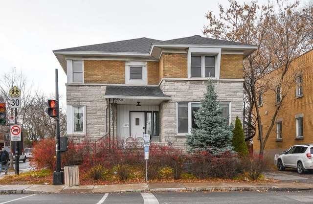 The Color House | Subway | AC | Free Parking | Near a Metro Station