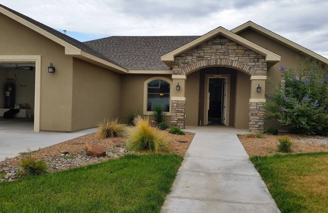 The Coop is a cozy pet friendly home in the heart of Roswell near hospitals