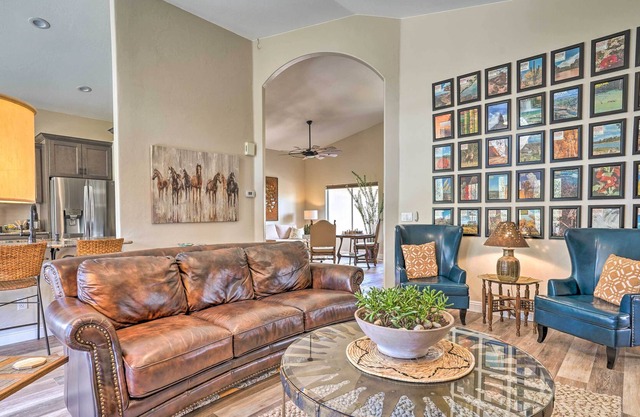 'The Copper Bed' Home w/ Deck: 10 Mi to Dtwn
