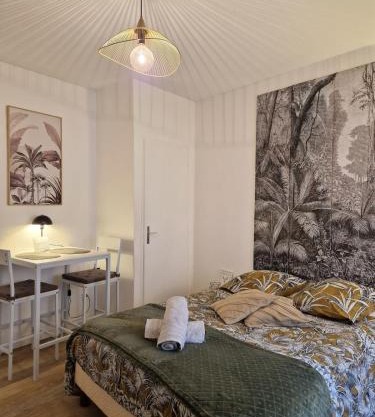 The Cosmopolitan - central station and tramway