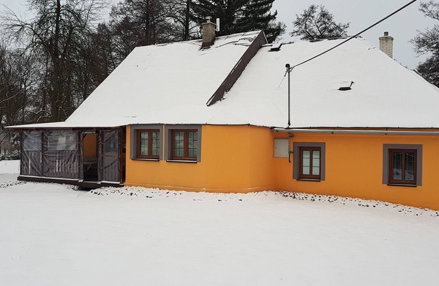 La cabaña está después de la reconstrucción completa Lista para ti en verano e invierno