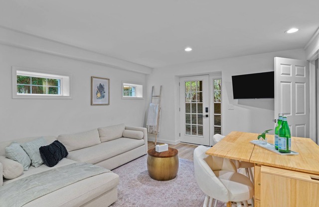 The Cottage on Grove located < .5 miles from Pine Needs Golf Course! - Monthly!