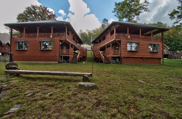 Lake Wallenpaupack Lakefront 2 home package-Sleeps 20. Reuniones familiares bienvenidas!