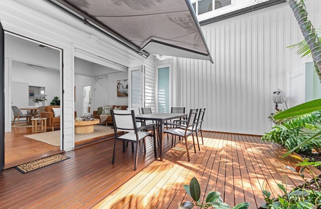 The Courtyard Store! 2Bed/2Bath ~ New Farm