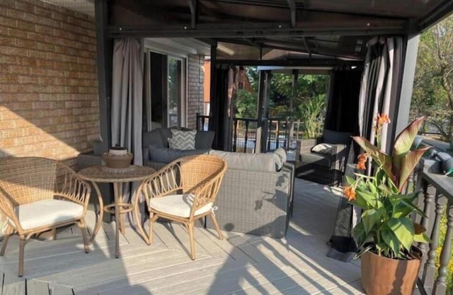 The Cove 4 bedrooms, 8 guest + futon, 3 full baths