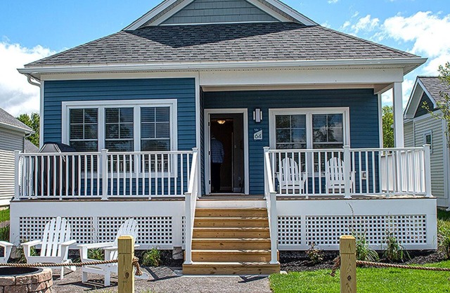 The Cove at Sylvan Beach - Pet friendly lakeside cottage with a pontoon boat!