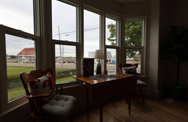 The Cove House- completely renovated 1910 beach house