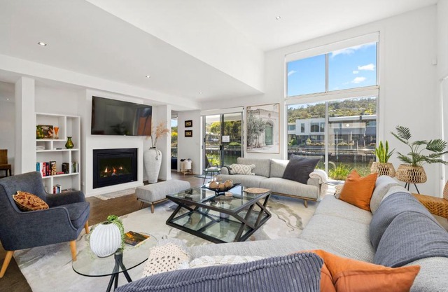 The Cove - Luxury Waterfront Accommodation