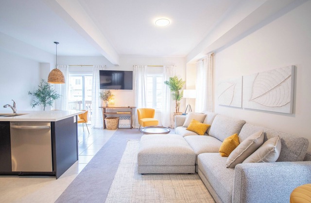 The Coziest Corner in Ancaster. Brand New!