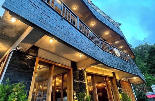The Cozy Acorn Resort