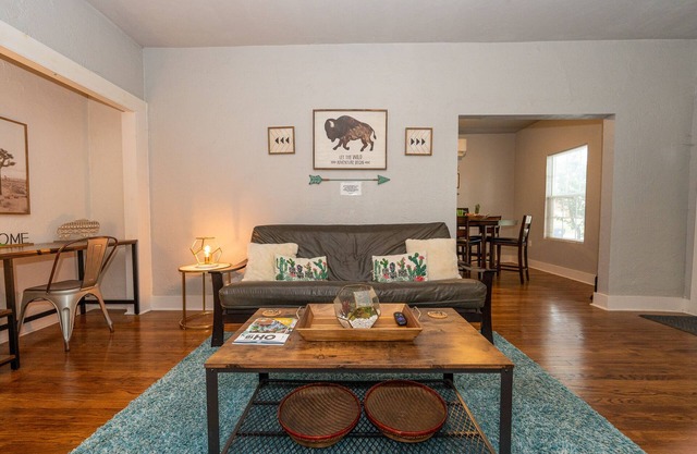 The Cozy Chickasha | Fiber | Extra Parking | W/D
