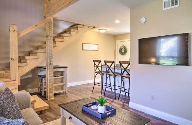 ‘The Cozy Cottage’ w/ Lake Taneycomo Access!