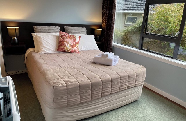 The Cozy Hutt Home - 2-minutes to City Centre, Brewtown and Hutt River Trail