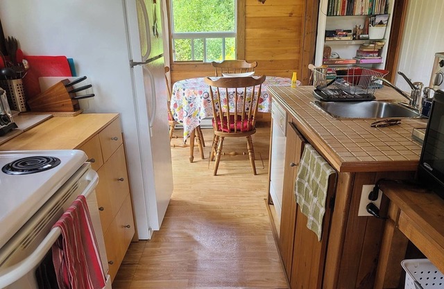 The Cozy Little Cabin - Perfect for Fishing & Hiking