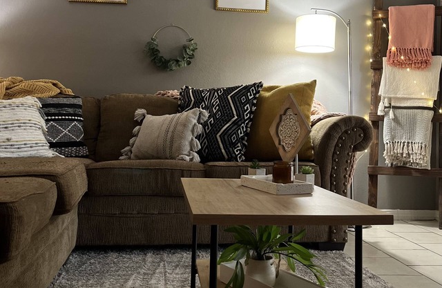 The Cozy Nest | entire home + private backyard