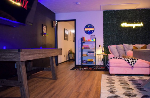 The Cozy Peach Near Ft Moore - Sleeps 10, Arcade Room, Perfect Family Retreat!