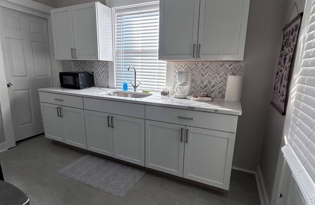 The Cozy Townhome 3-bed Dayton WiFi, AC 5 min to UD campus 3 min to downtown