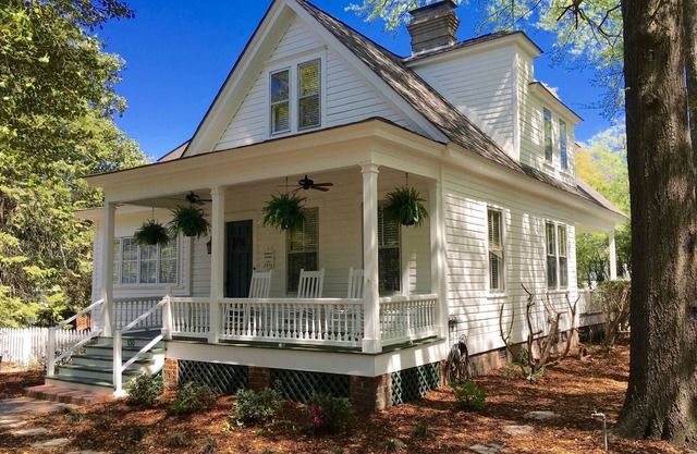The Craddock - Tufts Home & Antique Carriage House | 6BR 5. 5 Baños | Duerme 12+