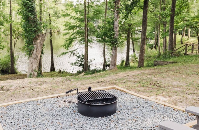 The Creek Cottage - Waterfront Rental, Waterfront Rental Near Downtown Wilmington